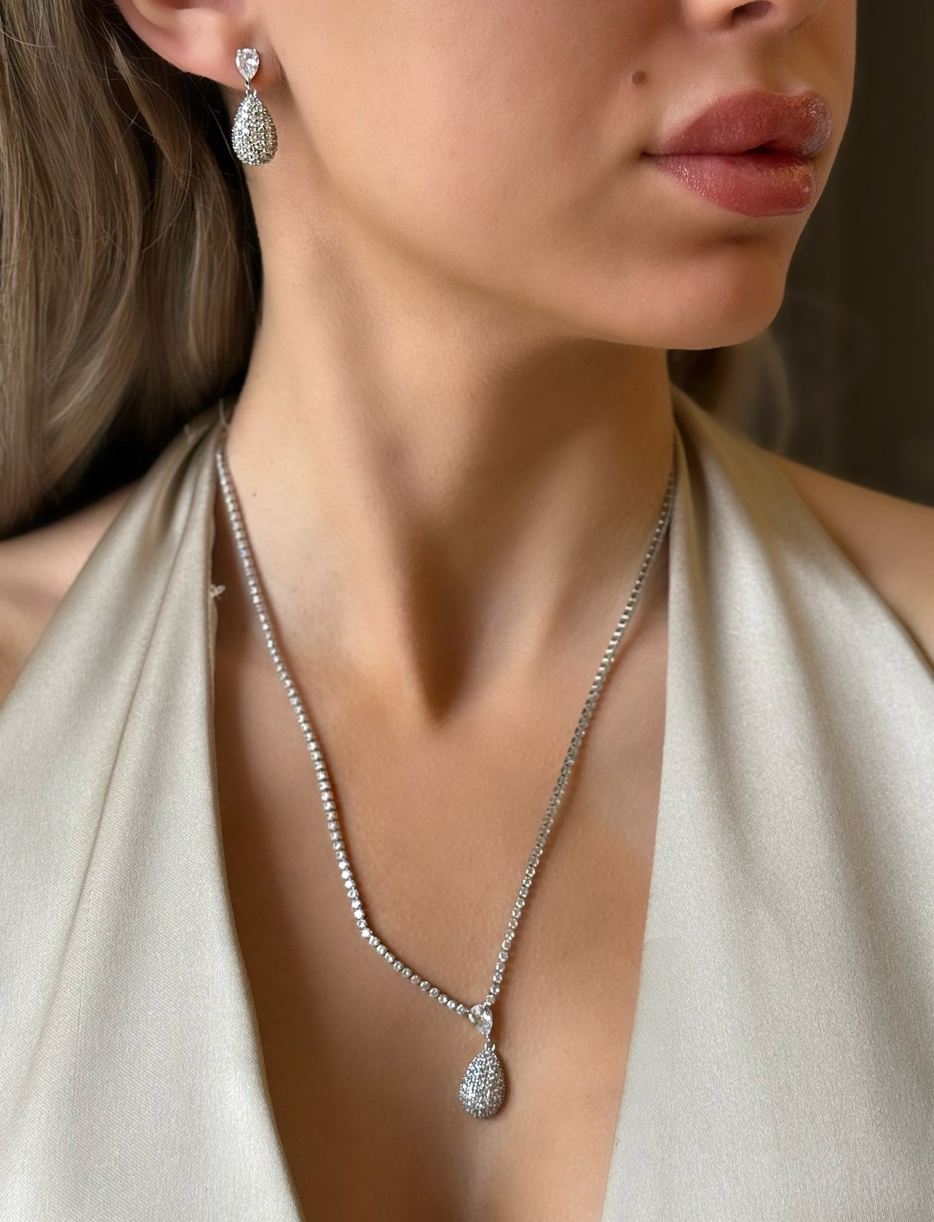 Zirkon Kolye & Küpe Seti