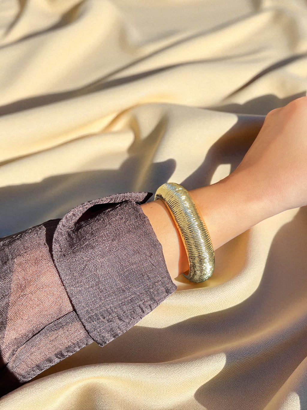 Altın Kaplama Aurora Model Kelepçe Bileklik