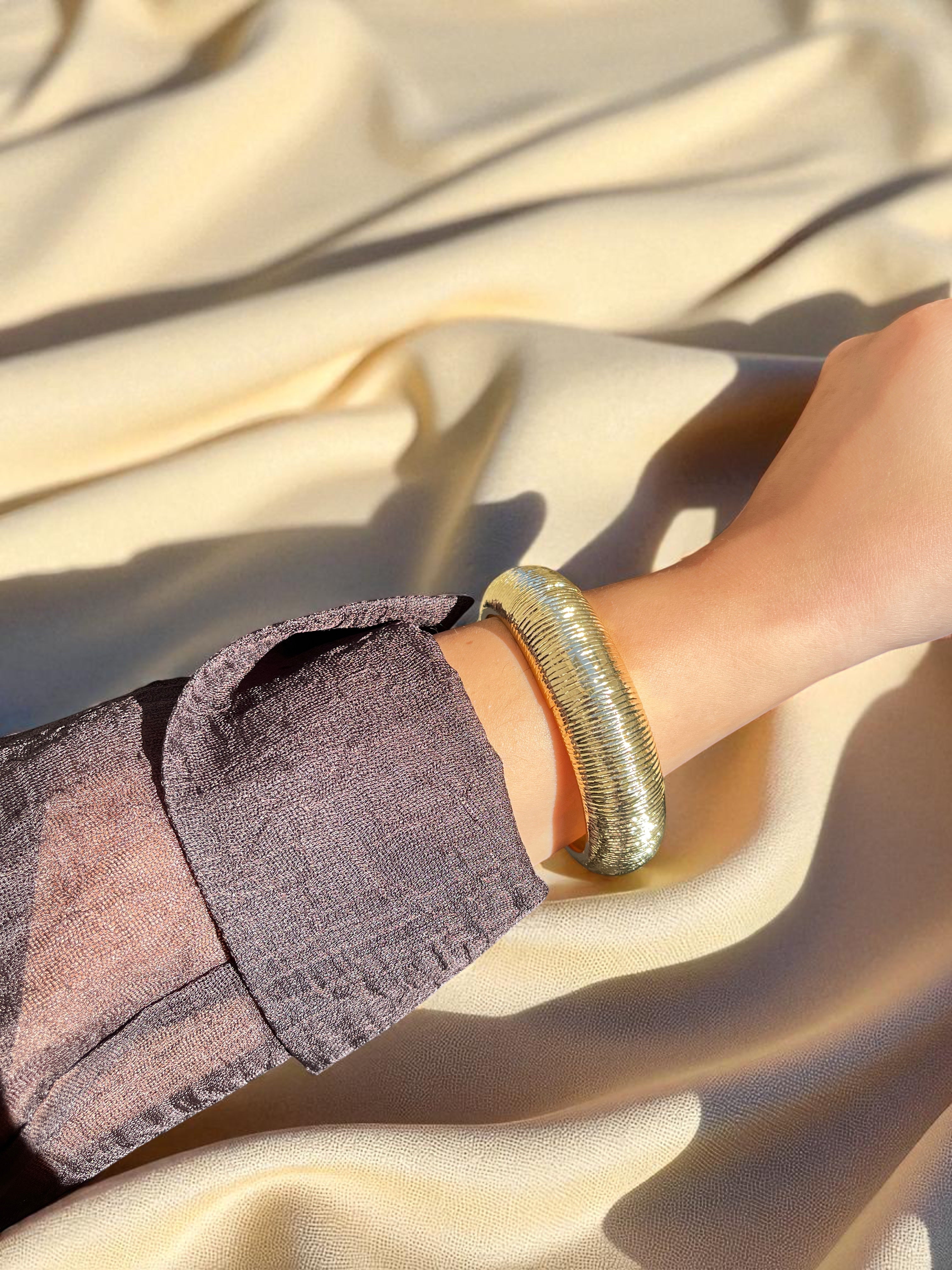 Altın Kaplama Aurora Model Kelepçe Bileklik