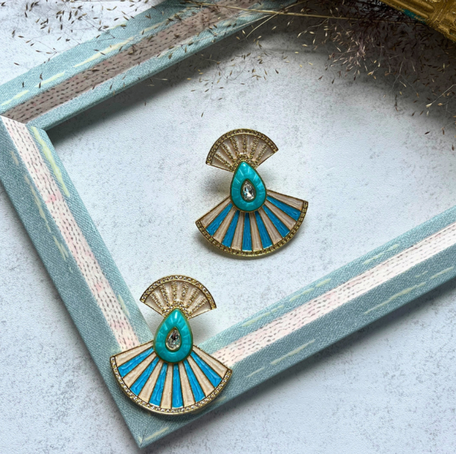 Yelpaze Formlu Zirkon Taşlı Küpe