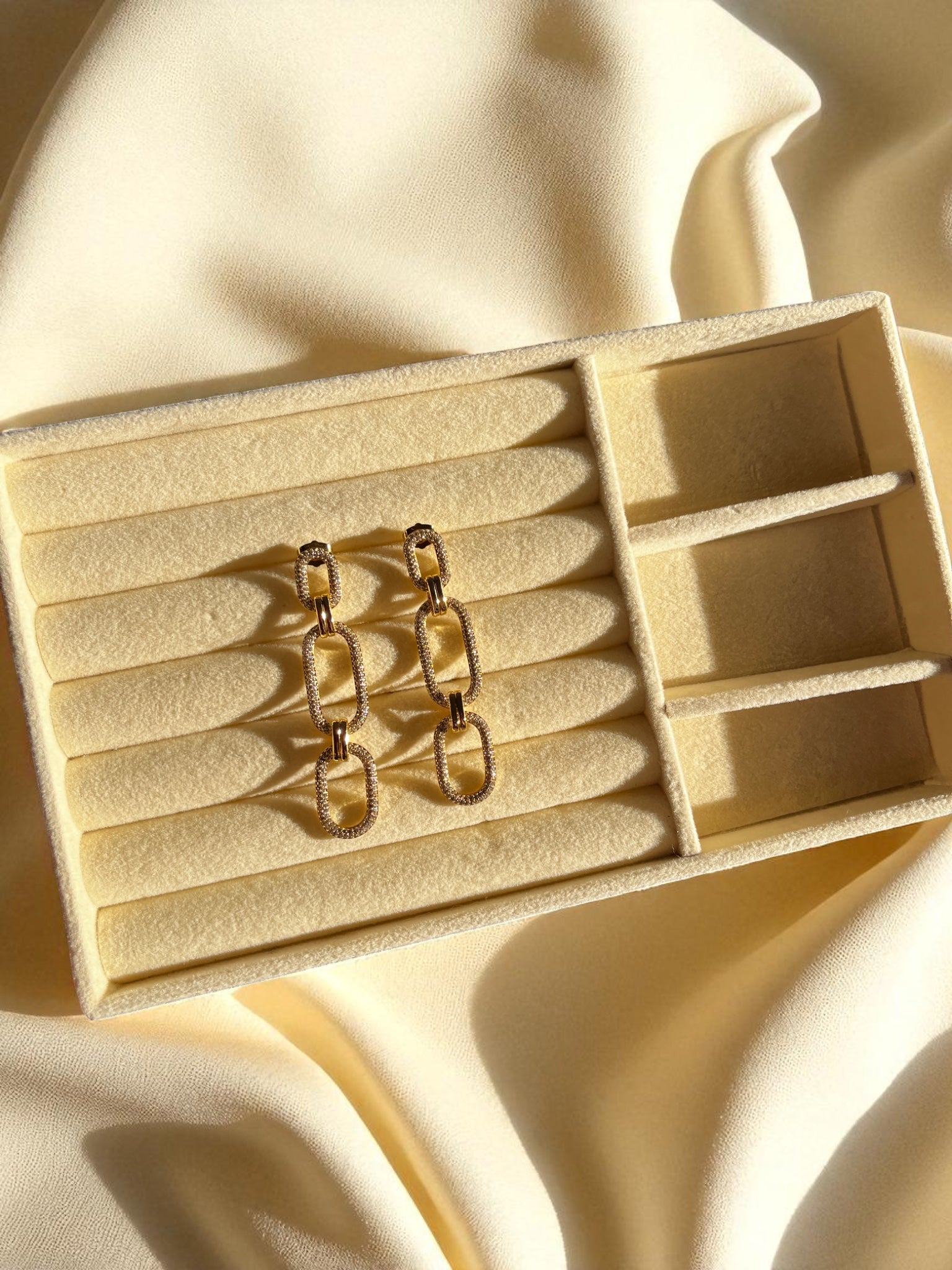 Özel Seri Zirkon Taşlı Şık Küpe