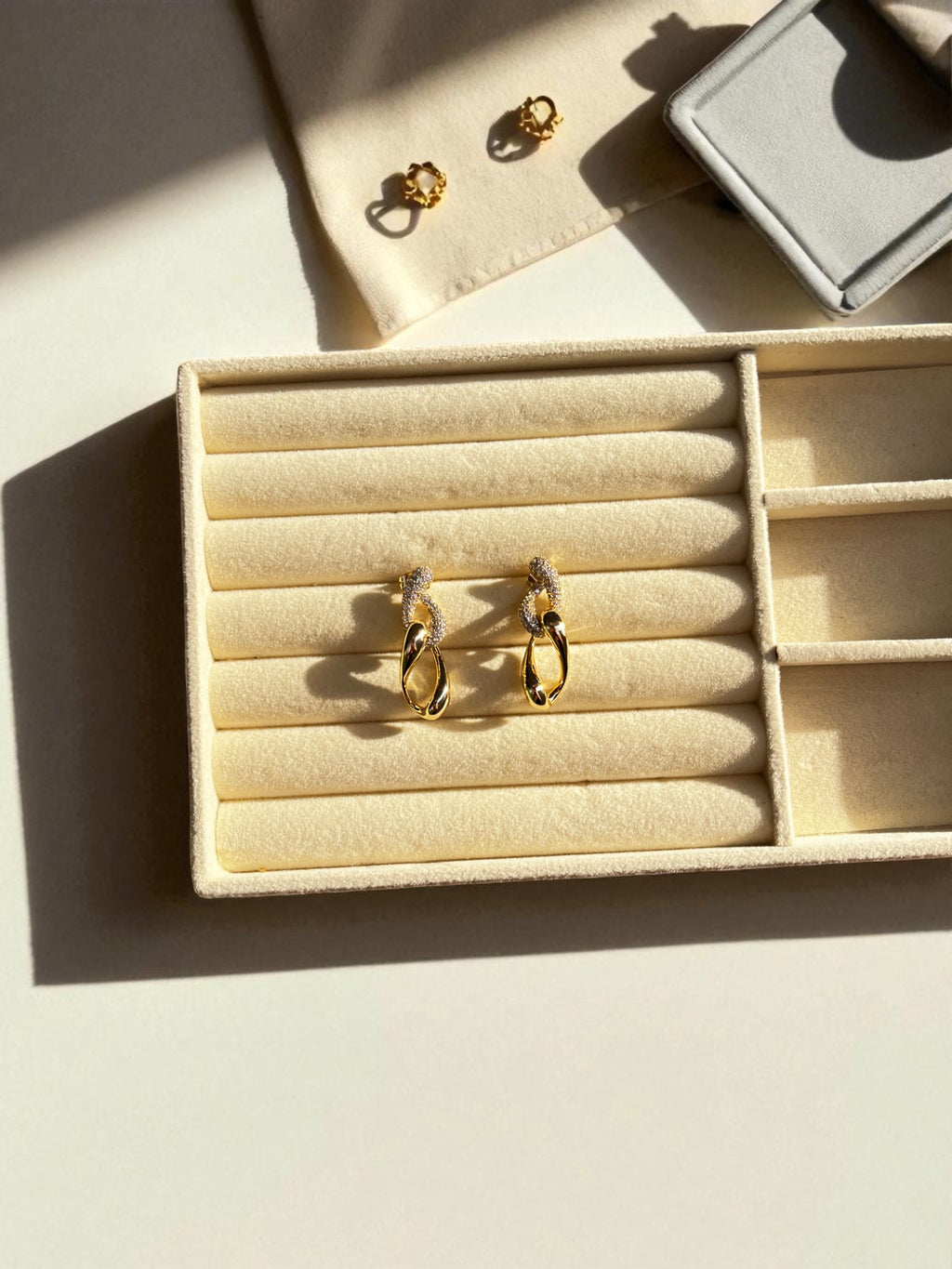 Özel Seri Zirkon Taşlı Zincir Model Minimal Küpe