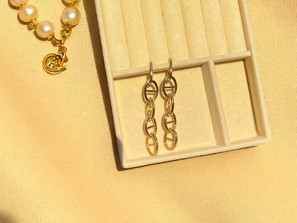 Gold Sallantılı Zincir Model Küpe