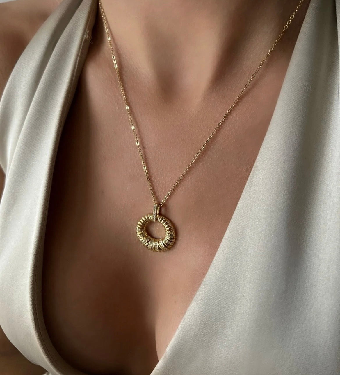 Zirkon Taşlı Daire Model Kolye