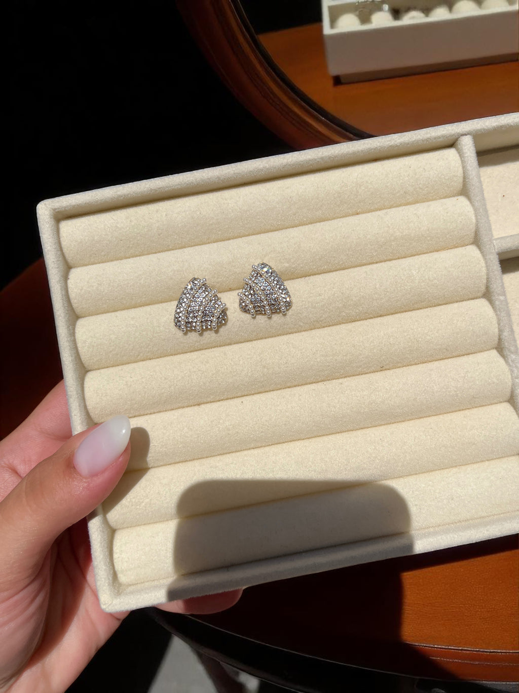 Gold Zirkon Taş Detaylı Zarif Küpe