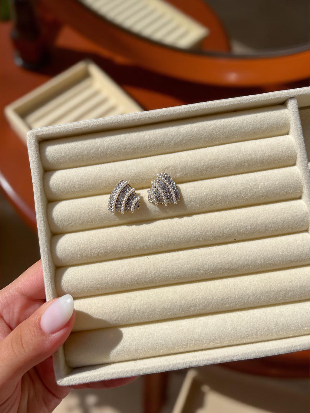 İnci ve Zirkon Taş Sıralı Küpe