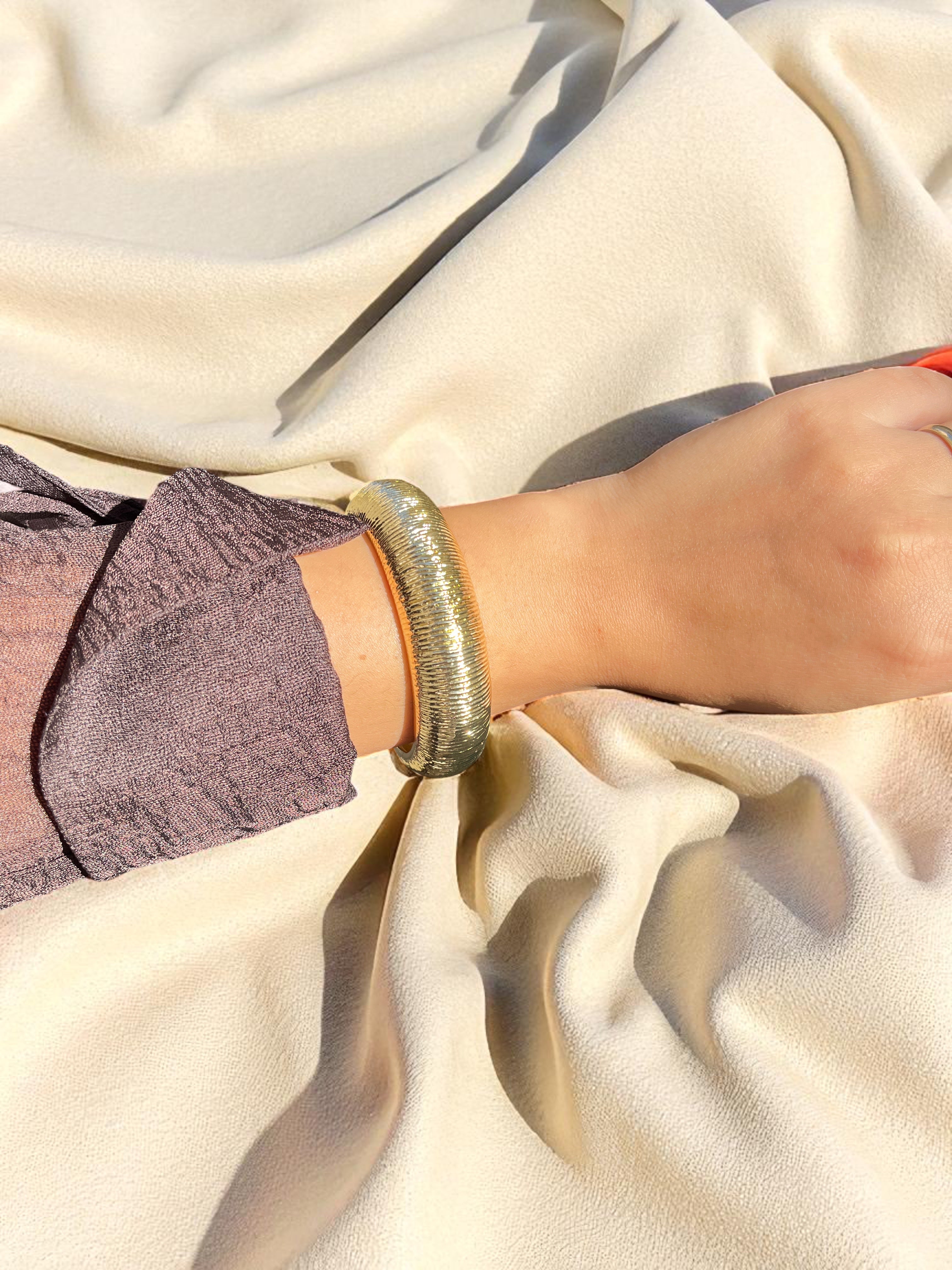 Altın Kaplama Aurora Model Kelepçe Bileklik