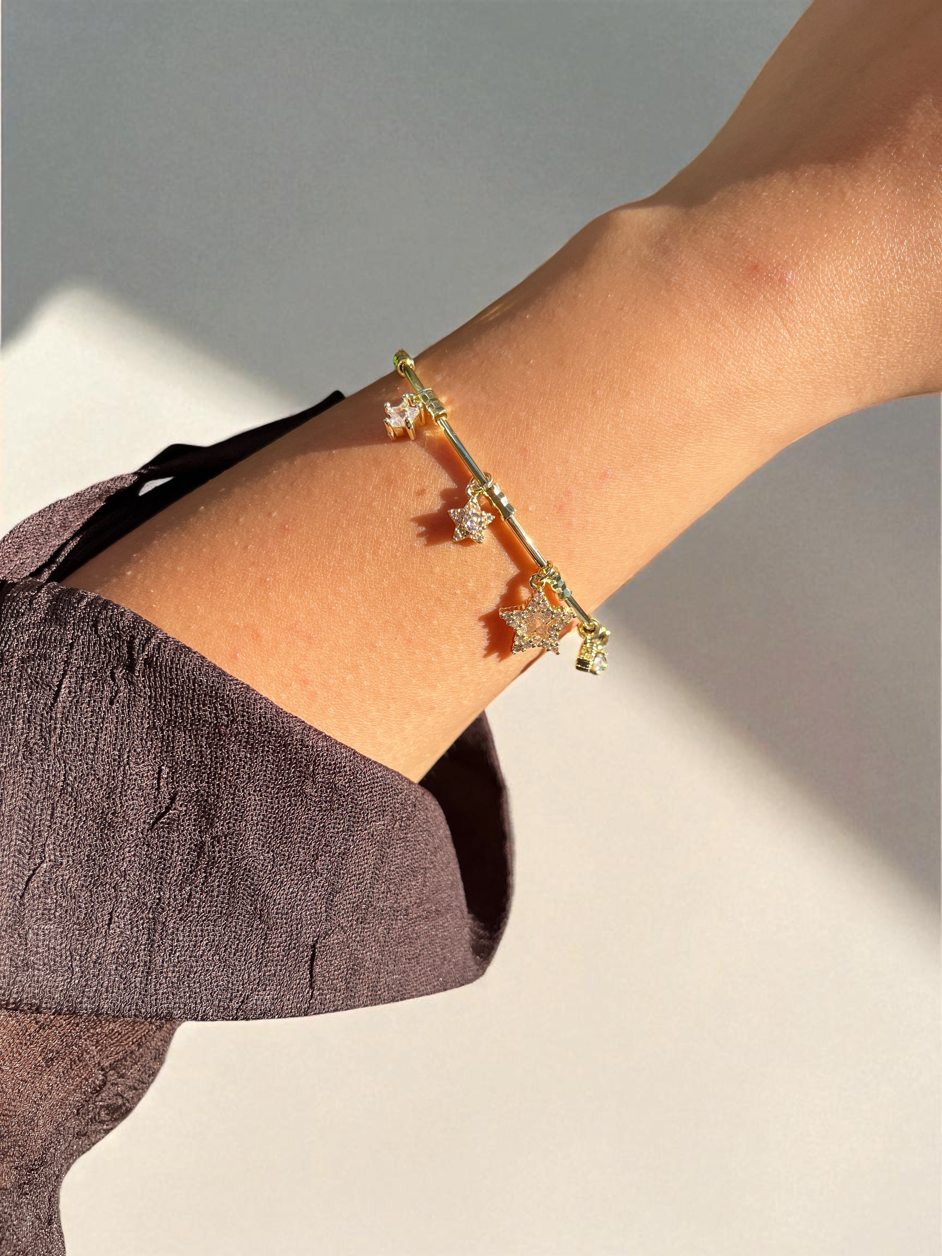 Gold Yıldız Charmlı Yarım Ay Bilezik