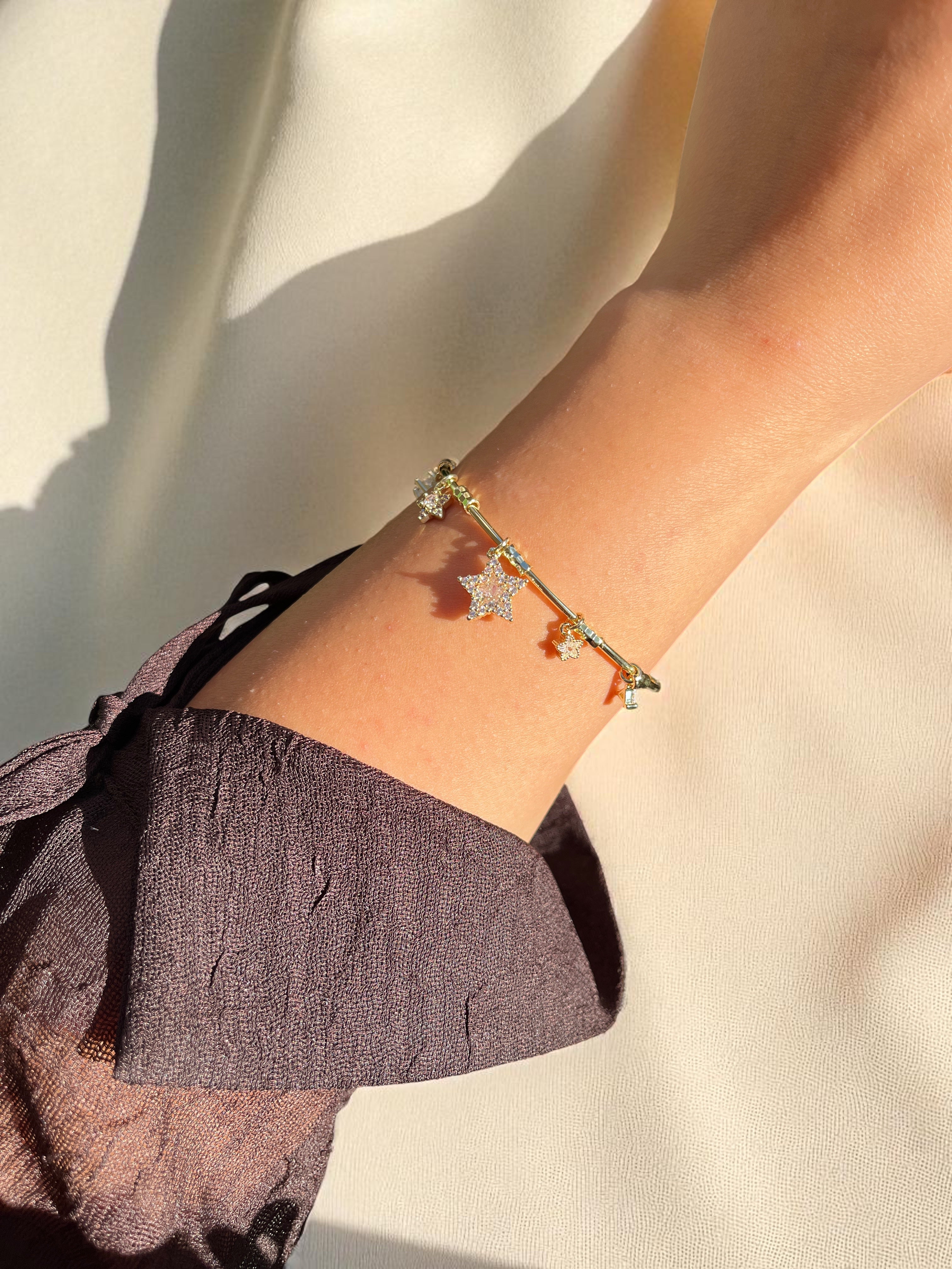 Gold Yıldız Charmlı Yarım Ay Bilezik